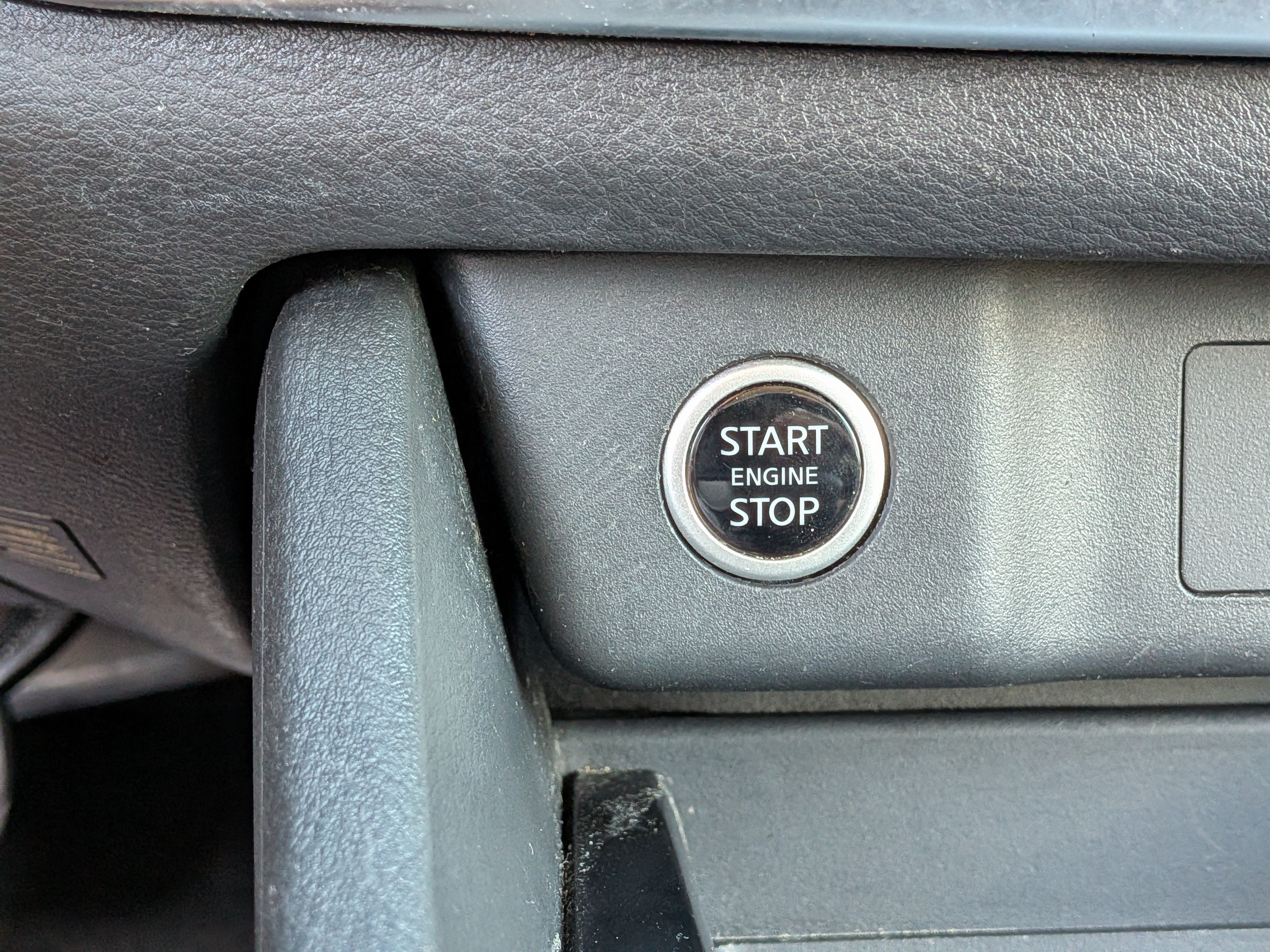 Used 2023 Nissan Rogue SV FWD image 28