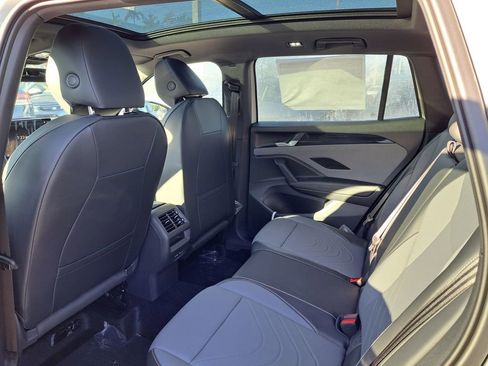 New 2026 Volkswagen Tiguan SE R-Line FWD image 5