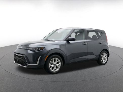 Used 2025 Kia Soul LX w/ LX Technology Package FWD image 3