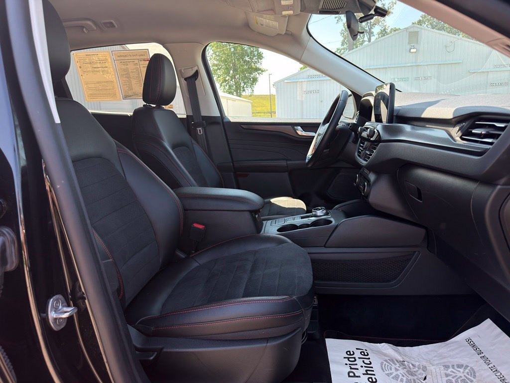 Used 2022 Ford Escape SEL w/ SEL Stealth AWD Package image 23