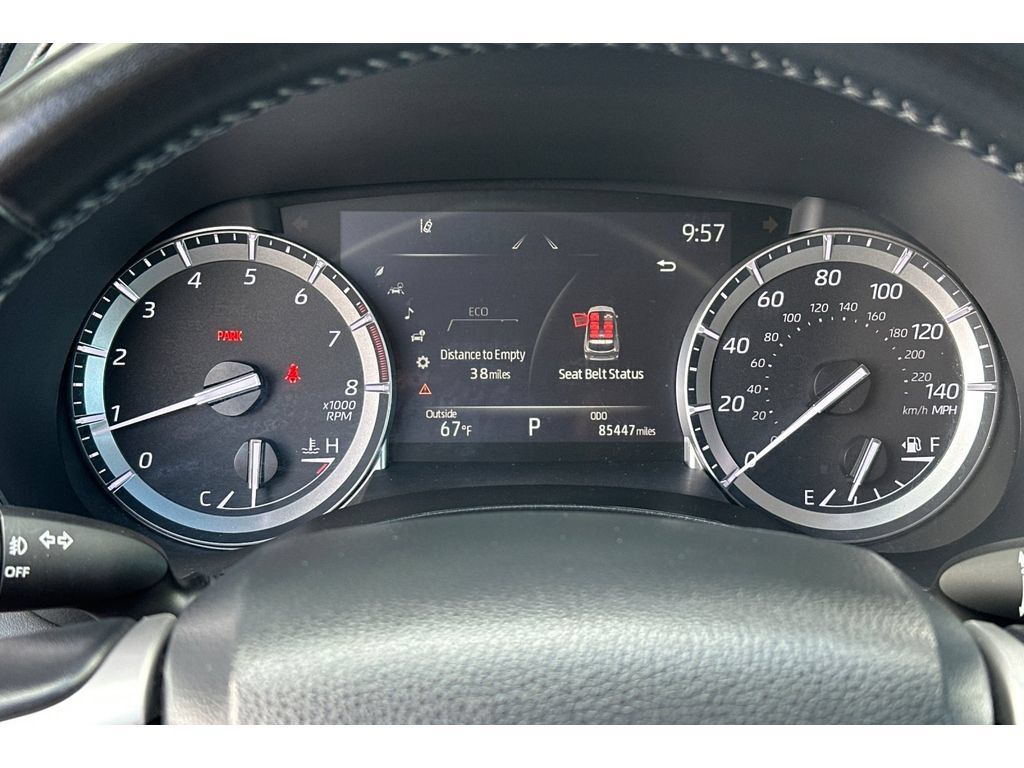 Used 2022 Toyota Highlander XLE FWD image 30