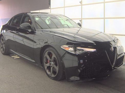 Used 2019 Alfa Romeo Giulia w/ Quick Order Package 22K Sport image 9