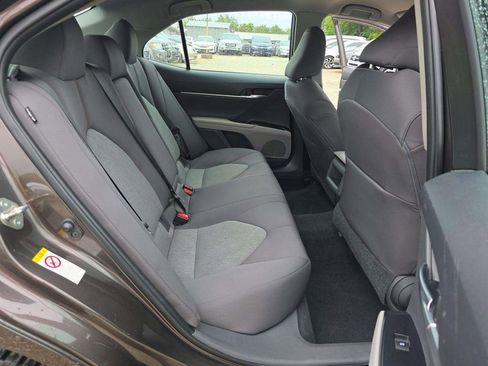 Used 2018 Toyota Camry LE FWD image 11