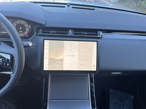 New 2025 Land Rover Range Rover Velar Dynamic SE image 22