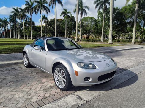 Used 2006 MAZDA MX-5 Miata Grand Touring RWD image 28