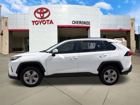 Used 2025 Toyota RAV4 XLE w/ Convenience Package FWD image 8