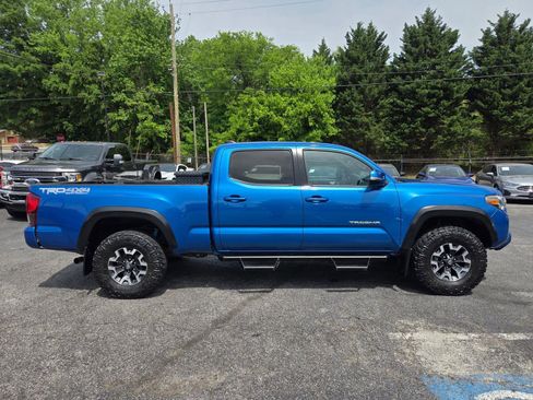 Used 2018 Toyota Tacoma TRD Off-Road w/ Technology Package AWD/4WD image 5