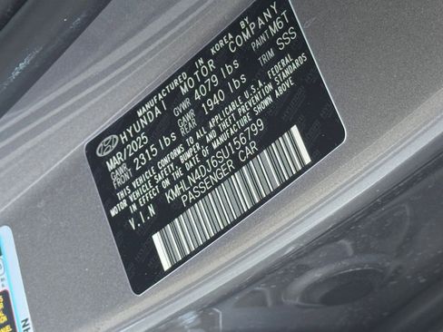 Used 2025 Hyundai Elantra Limited image 31