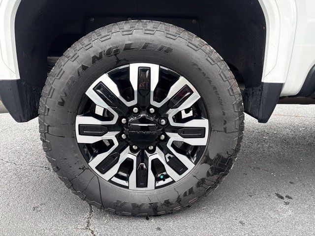Used 2024 GMC Sierra 2500 Denali Ultimate AWD/4WD image 9