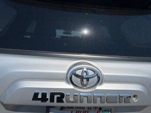 Used 2017 Toyota 4Runner SR5 AWD/4WD image 27