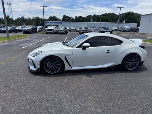 Used 2023 Subaru BRZ Limited RWD image 2