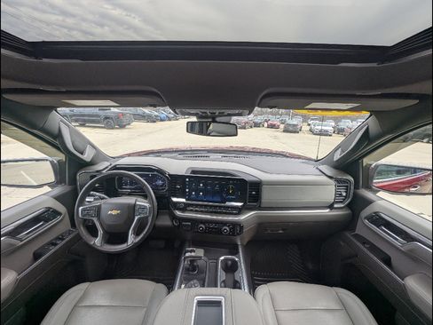 Used 2022 Chevrolet Silverado 1500 LTZ w/ LTZ Premium Package AWD/4WD image 26