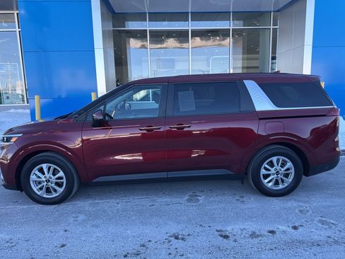 Used 2023 Kia Carnival LX image 10