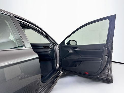 Used 2024 Toyota Camry SE image 30