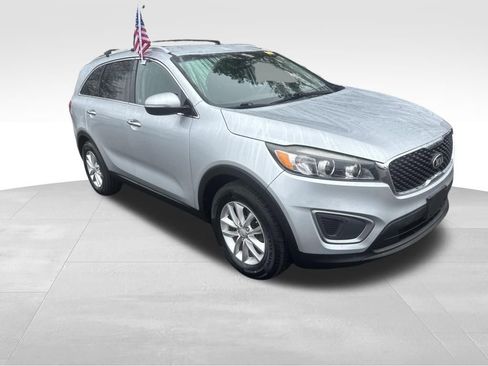 Used 2016 Kia Sorento LX w/ LX Convenience Package image 8