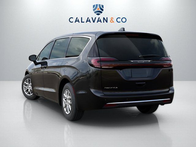 New 2027 Chrysler Pacifica Select FWD image 3