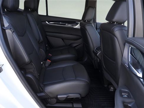 Used 2023 Cadillac XT6 Premium Luxury image 20