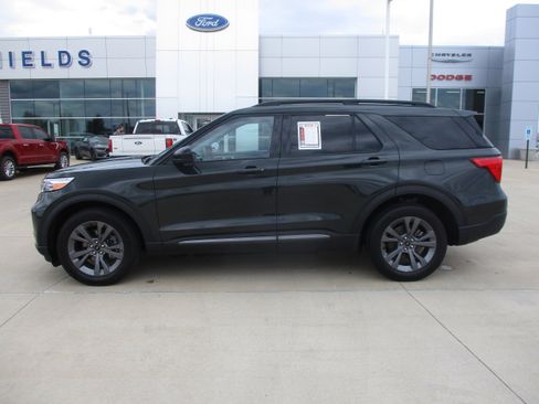 Used 2024 Ford Explorer XLT w/ Equipment Group 202A AWD/4WD image 3