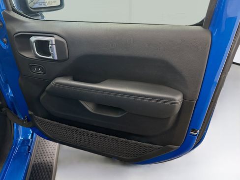 Used 2023 Jeep Wrangler Sahara image 33