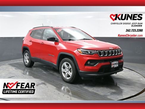 Used 2024 Jeep Compass Latitude image 1