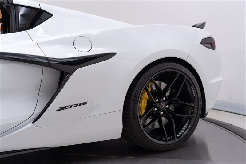Used 2025 Chevrolet Corvette Z06 w/ Stealth Interior Trim Package RWD image 33