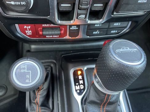 Used 2023 Jeep Gladiator Mojave w/ Cold Weather Group image 24