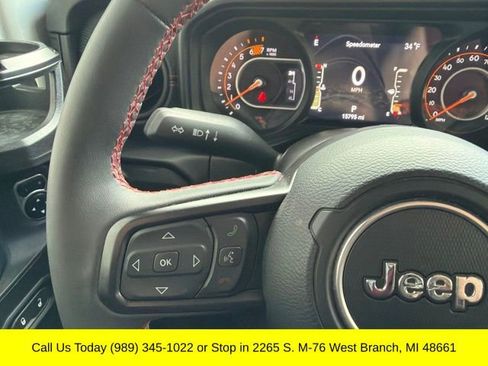 Used 2024 Jeep Wrangler Unlimited Rubicon w/ Technology Group AWD/4WD image 16