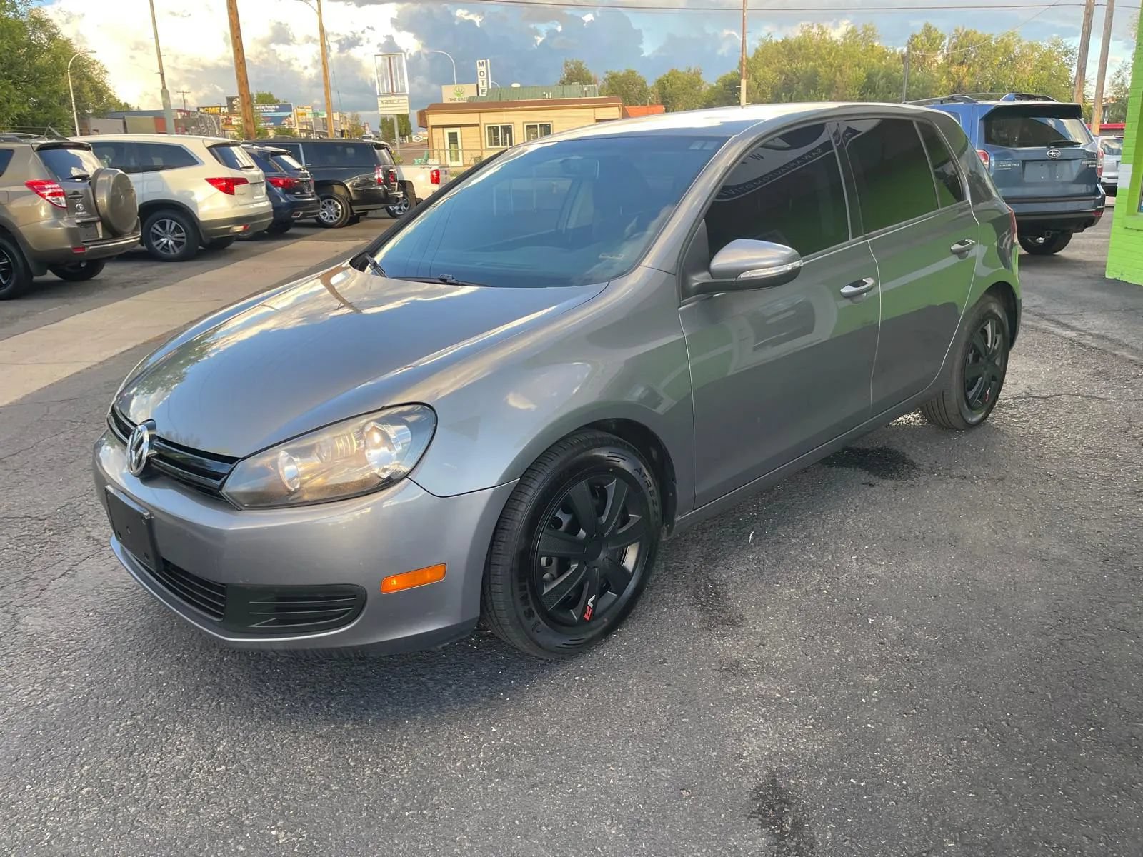 Used 2013 Volkswagen Golf 4-Door FWD image 4