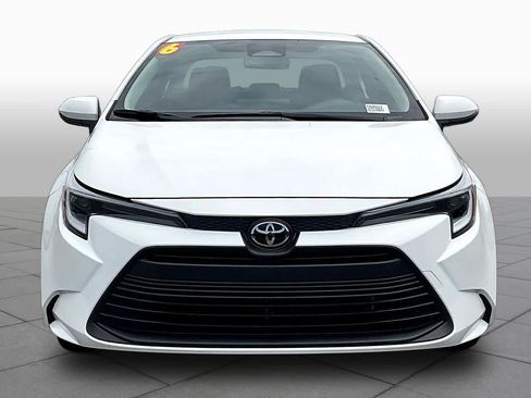 Used 2026 Toyota Corolla LE FWD image 4