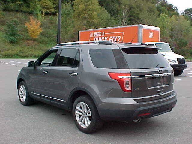 Used 2014 Ford Explorer XLT w/ Equipment Group 202A AWD/4WD image 8