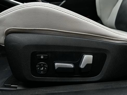 Used 2023 BMW M4 xDrive Competition w/ Executive Package AWD/4WD image 33