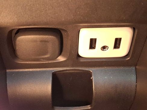 Used 2018 Chevrolet Impala Premier w/ Premier Confidence Package image 27