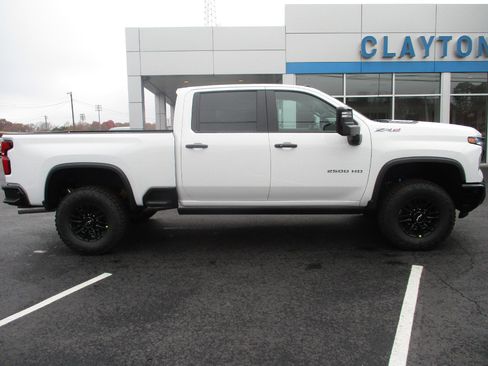 New 2026 Chevrolet Silverado 2500 ZR2 image 2