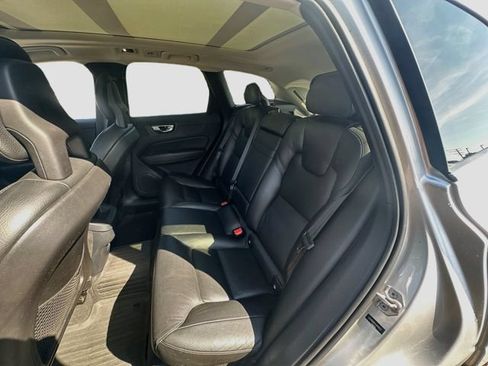Used 2018 Volvo XC60 T5 Momentum w/ Vision Package AWD/4WD image 26