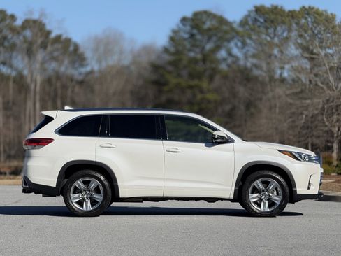 Used 2019 Toyota Highlander Limited image 11