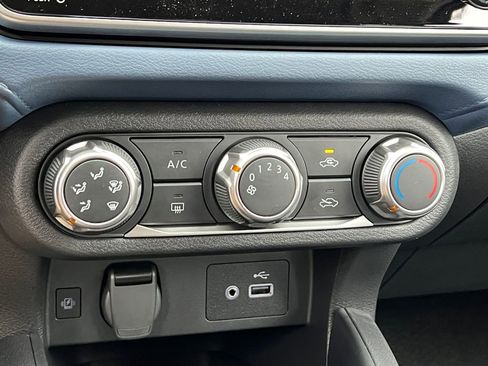 Used 2025 Nissan Versa SV w/ Trunk Package image 23