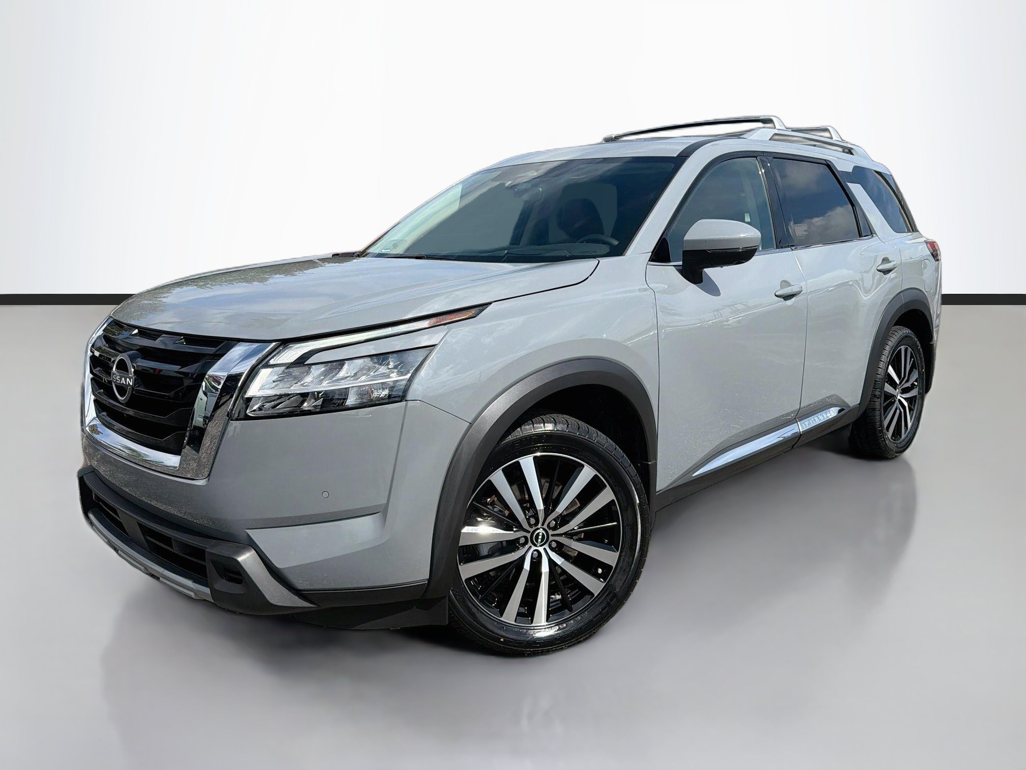 Used 2024 Nissan Pathfinder Platinum FWD image 1