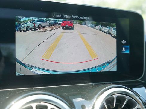 Used 2021 Mercedes-Benz GLA 250 4MATIC image 11
