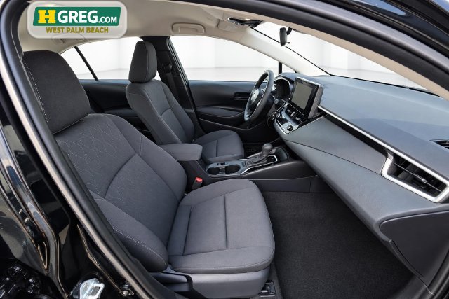 Used 2025 Toyota Corolla LE FWD image 11