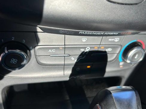 Used 2016 Ford Focus SE image 35