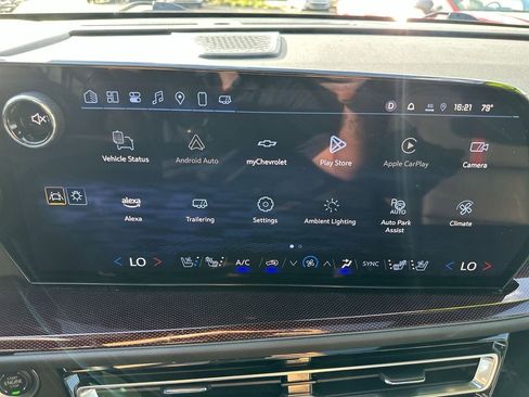 Used 2025 Chevrolet Traverse RS image 27