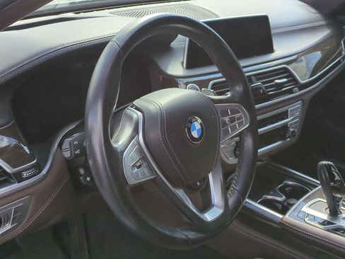 Certified 2022 BMW 740i w/ Premium Package image 18