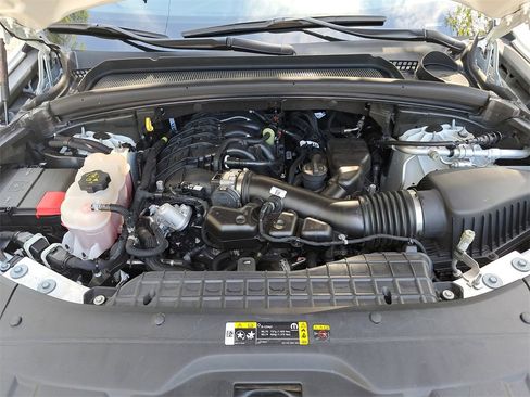 Used 2023 Jeep Grand Cherokee L Laredo image 31