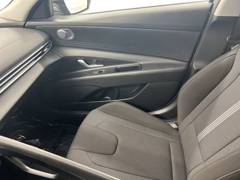 Used 2025 Hyundai Elantra SE FWD image 18