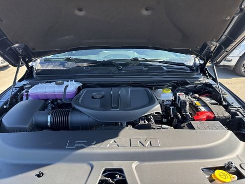 New 2026 RAM 1500 4x4 Crew Cab image 32