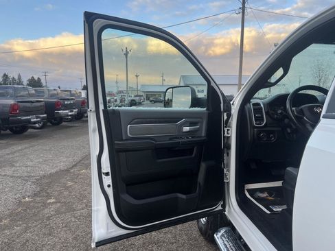 Used 2021 RAM 2500 Big Horn image 6