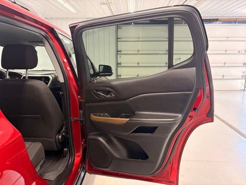 Used 2023 GMC Acadia SLE w/ LPO, Floor Liner Package AWD/4WD image 8