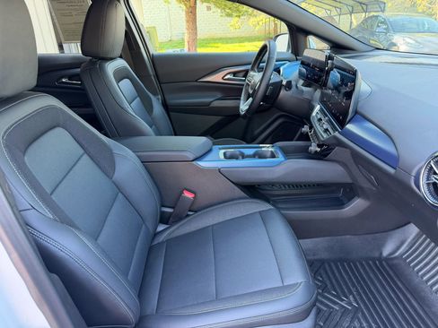 Used 2025 Chevrolet Equinox EV LT w/ Convenience Package image 25