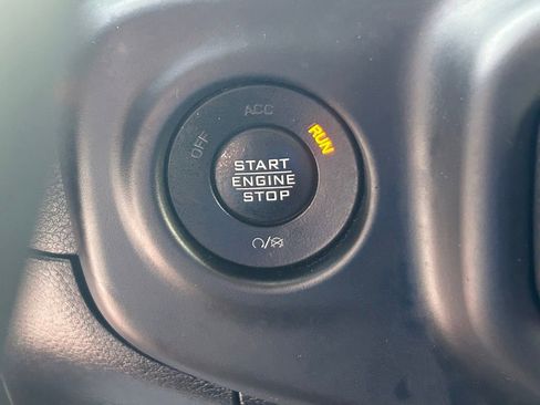 Used 2023 Jeep Gladiator Sport image 40