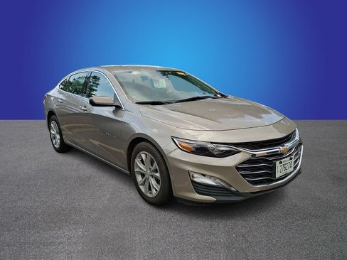 Used 2025 Chevrolet Malibu LT FWD image 2